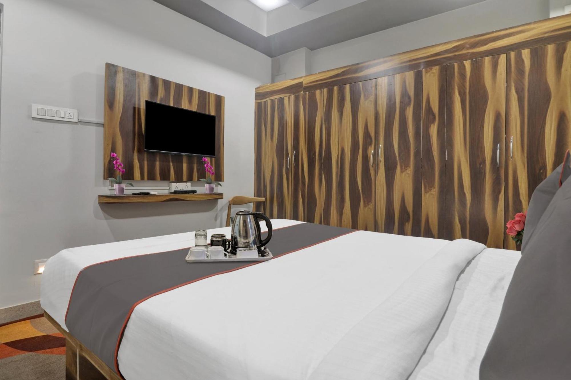 Отель Super Townhouse Rcc Blizz Kondapur  Экстерьер фото