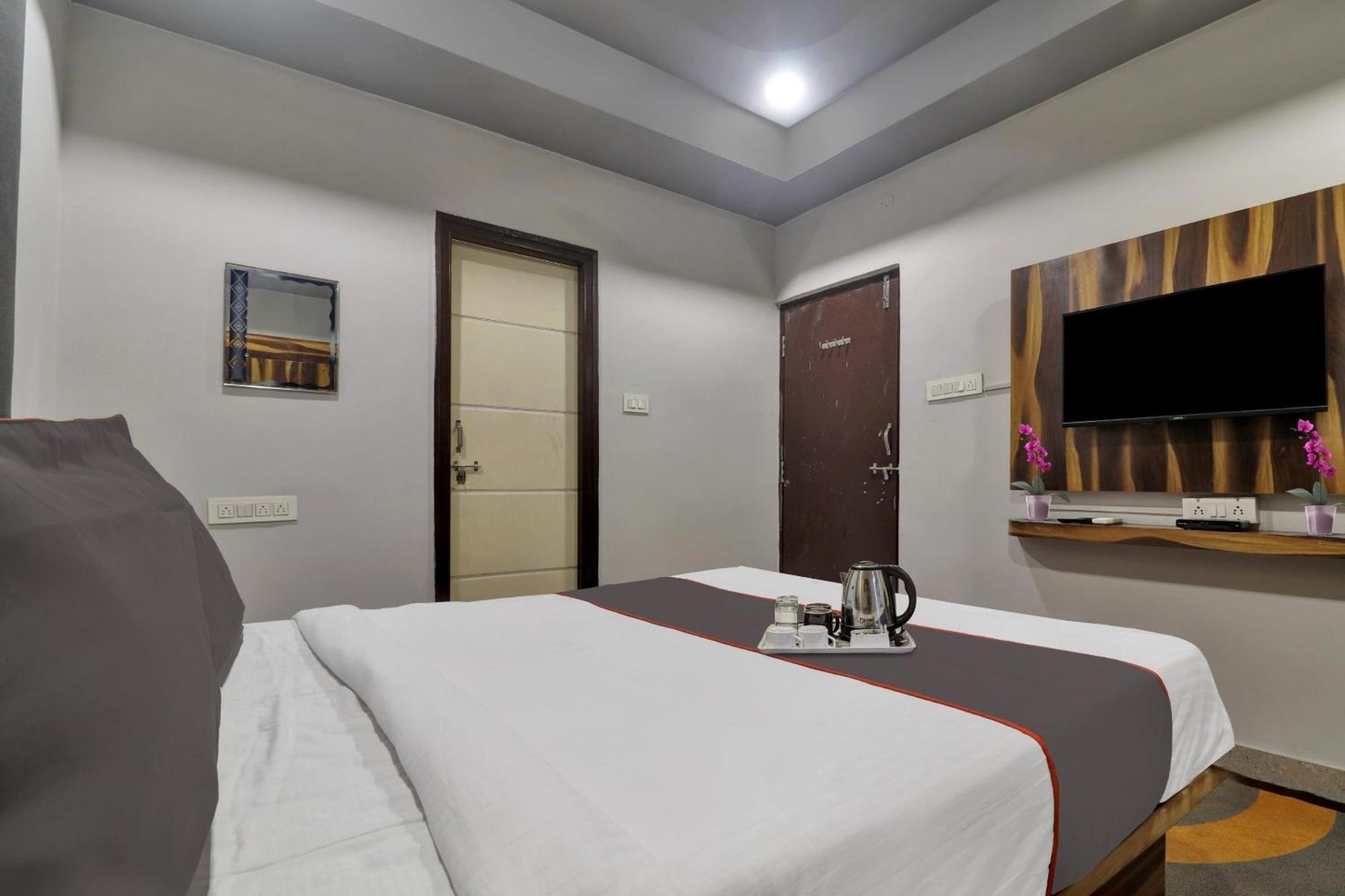 Отель Super Townhouse Rcc Blizz Kondapur  Экстерьер фото