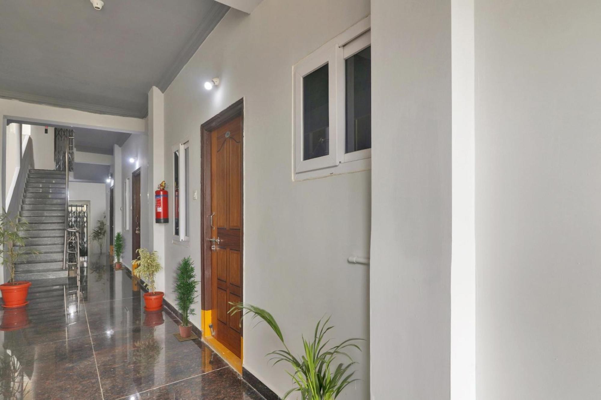 Отель Super Townhouse Rcc Blizz Kondapur  Экстерьер фото